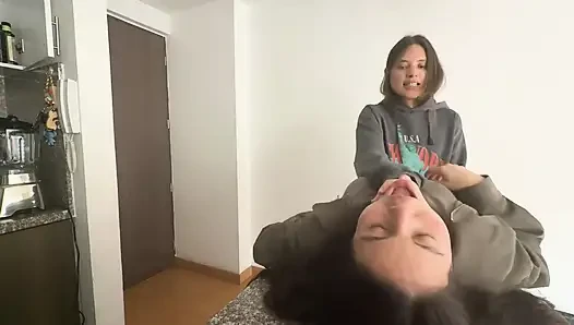 Une Lesbienne Me Domine Avant Que J’aille Travailler