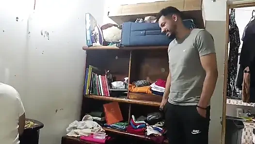 Komşum ağzına boşalana kadar sikimi emiyor