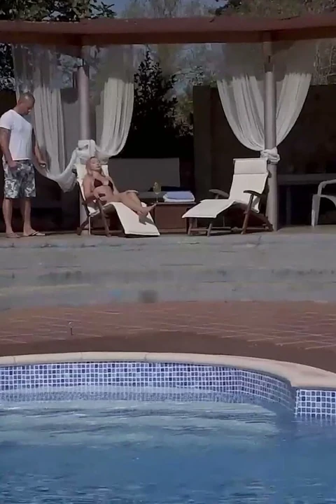 Verandada Dörtlü Seks Çıldırdı - Güneşin Altında Ham Grup Seks
