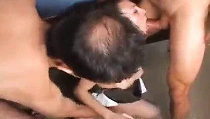 Esmer Ürdün var bir çift oral seks ve derin boğaz