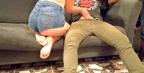 Gerçek seksi eş masajı, handjob + büyük göt + yumuşak ellerinde cumshot