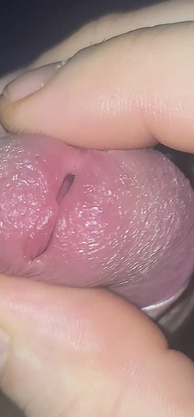 Genç kız mükemmel sert yarakla mastürbasyon yapıyor