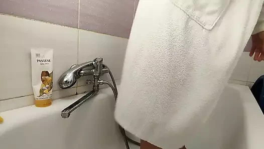 Amateur wife takes a shower.