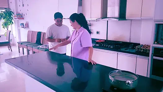 Karım sıkışıyor ama iyi komşum hayatını kurtarıyor ne kadar iyi bir insan.