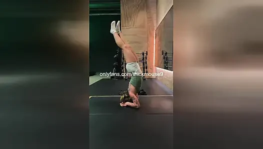 Terli kaslı kızın amcık sızıntısı - tiktok başarısız