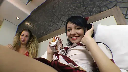 Foot Worchip üniversite kızları