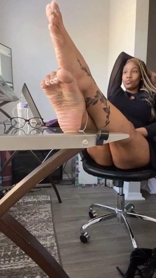 Nicole'ün abanoz tabanları ve ayakları bölüm 2