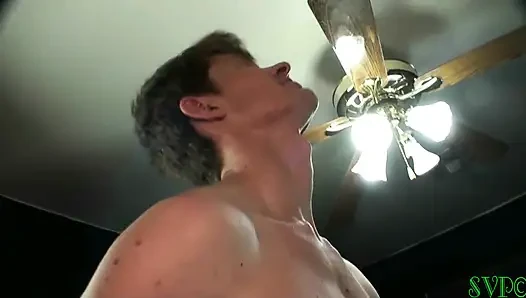 Genç erkek avcısı orta yaşlı seksi kadın öğretmen öğrenciye ekstra kredi veriyor