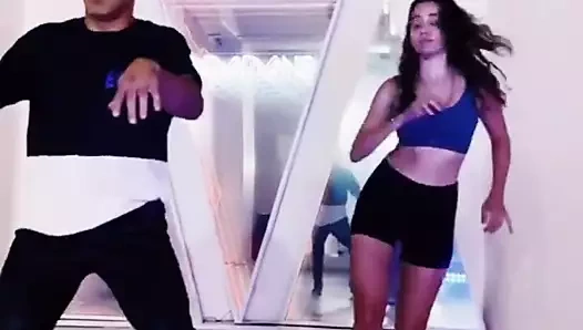 Özge Özacar'ı sikiyor