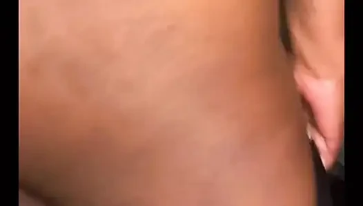 Dışarıda amcığımla eğleniyorum