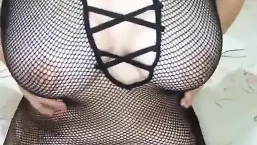 Ateşli komşu bana video gönderiyor