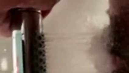 Bulgar karısı uzun duş alıyor