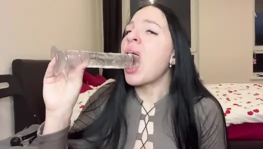 Sıkı popomu elastik dildo ile sikiyorum ve birkaç kez boşalıyorum