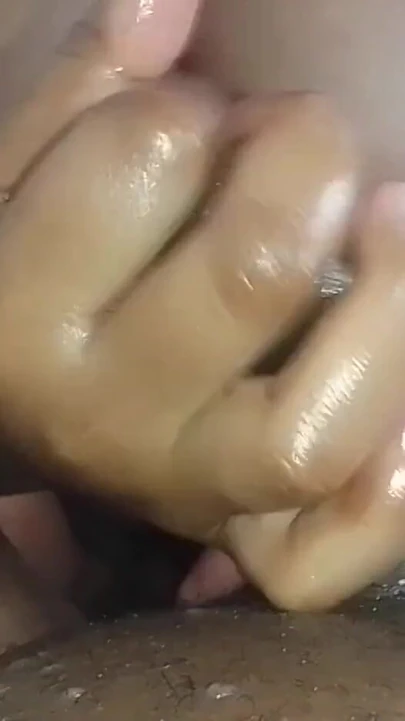 ONU AZDıRıYOR, DILDO VE GÖT DELIĞINI PARMAKLıYOR | Klip 2