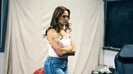 Saf tabu çaresiz orta yaşlı seksi kadın Siri Dahl ürkütücü doktorla yapay dölleme deniyor