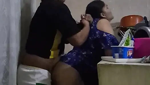 Çalışanım mutfakta sikiliyor