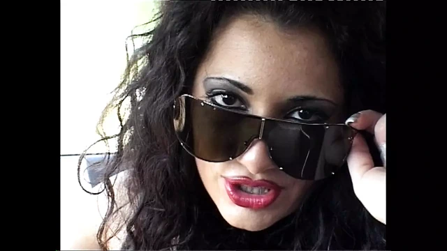 Seksi güzel amatör sürtük güzel ve sağlam bir yarak alıyor