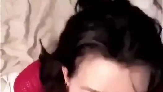 Kamera fahişesi gırtlağına kadar alıyor