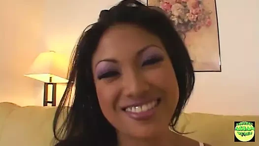 Brezilyalı kadın anal seks yapıyor ve kıvırcık saçlı adam tarafından amından sikiliyor