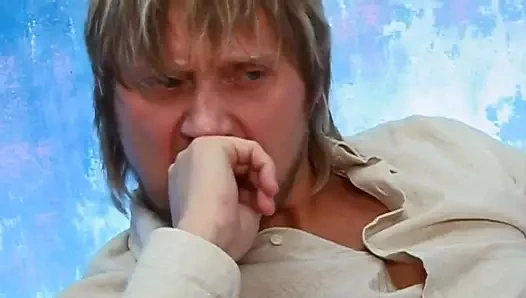 File çorap giyen sarışın genç kız ayaklarına boşalıyor