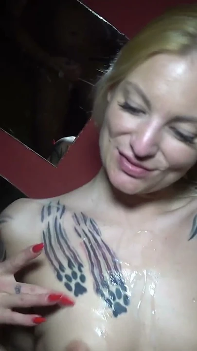ALMAN SARISIN KIZ ARKADAŞ GLORYHOLE'DA ALDATIYOR | Bölüm 1