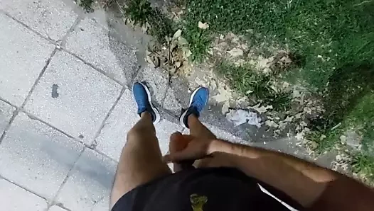 Drkam kuraç, covek prolazi (riskli sokak mastürbasyonu, boşalma yok)