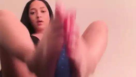 Prettytoes footjob joi