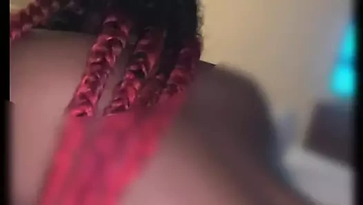 Sikimdeki boşalmayı emdi ve her damlasını yuttu. o beni emerken ben o kıçı yakaladım