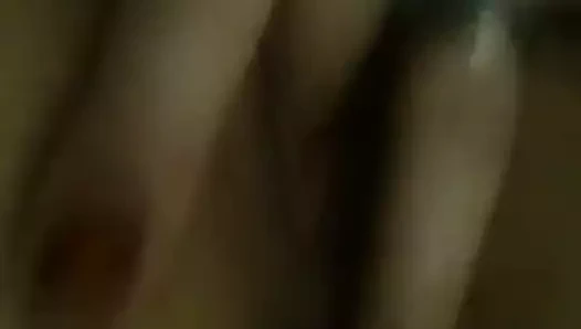 Olgun sürtük Jola mastürbasyon yapıyor