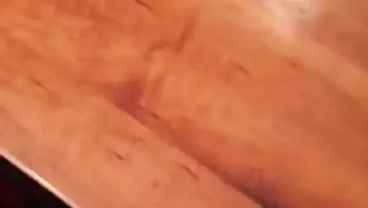 benim horoz okşayarak. büyük cumshot.