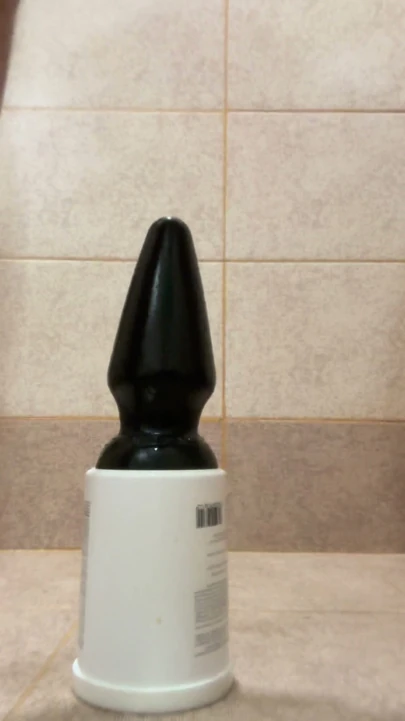 Büyük göt tıkacı sikişiyor ıslak anal delik genişletme 10 mm apadravya yarak | Klip 1