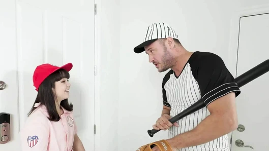 Mochi mona terli antrenmandan sonra beyzbol koçun büyük şişman sünnetsiz yarağını alıyor - exxxtra small