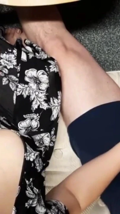 Canı sıkılan üvey annem arkadaşlarımla oyun oynarken bana elle muamele çekiyor | Klip 1