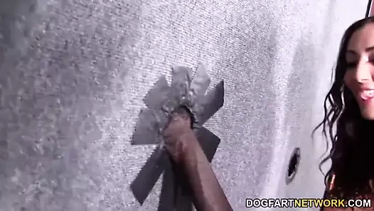 Angelica sage siyah yarağı sikiyor - duvar deliği