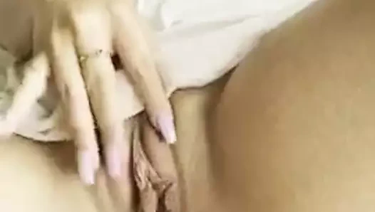 Latin parmaklar sıkı kedi