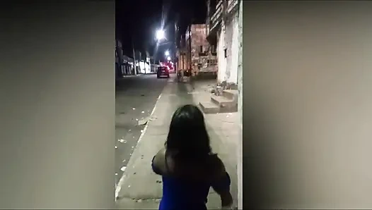 Brezilyalı bir cüceyi sikiyor