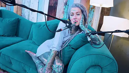 Ben hakkında konuşuyorum - izolasyon - asmr podcast sfw konuşuyor gotik sıska kız dreadlocks dövmeli model dövmeli kız