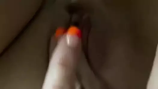 Baba için kedicikle oynamak