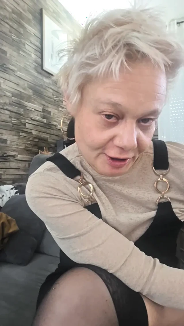İyi Bir Penis Emiyorum Ve Beni MILF Ahlaksız Vajinamı Siktiriyorum