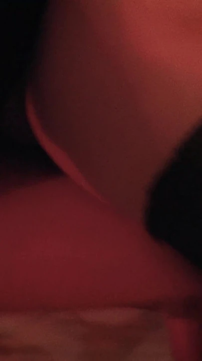 Bir seks karısı bağlı ve bir yabancı tarafından sikilmeye hazır. BDSM estetik ve boyun eğme. | Klip 1