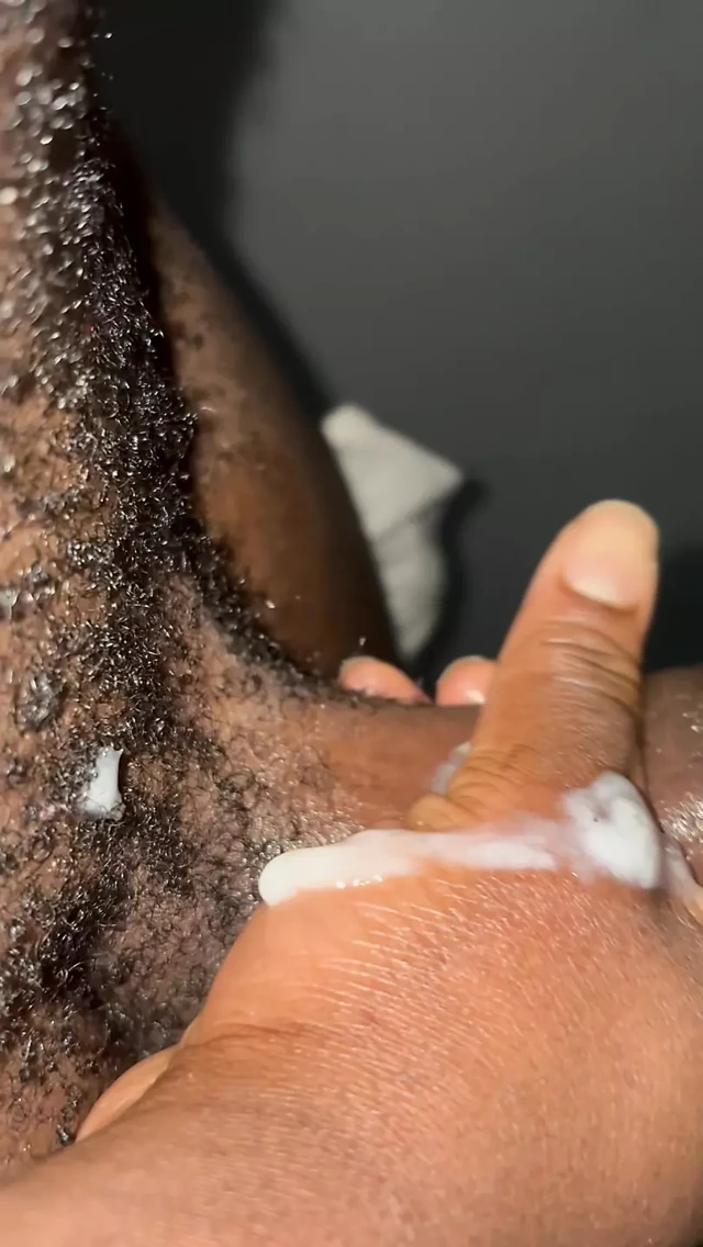 Üvey anne üvey oğluna nasıl mastürbasyon yapmayı öğretiyor