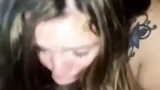 Beyaz sürtük büyük zenci yarağını emiyor