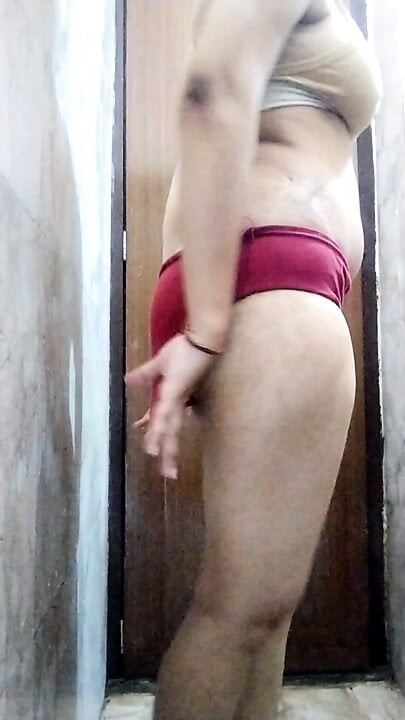 Evli kadın ko dost k banyo m dost ne nangi ateşli ton dekha