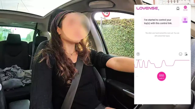 Bilinmeyen bir hayran lovense oyuncağımı kontrol ediyor ve arabanın kontrolünü kaybetmeme neden oluyor!