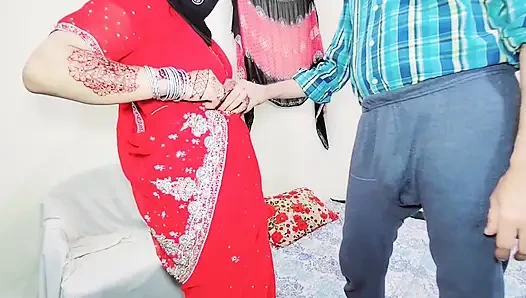 Hintli büyük memeli yenge sari giyiyor ayakta anal sikiş