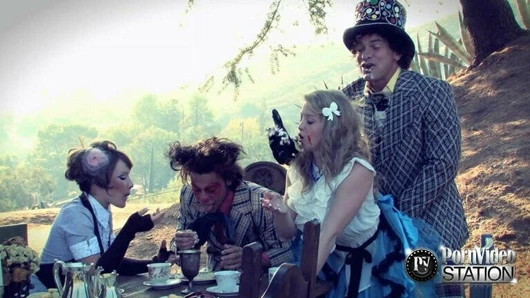 Sapık alice harikalar diyarında katie st ives ile