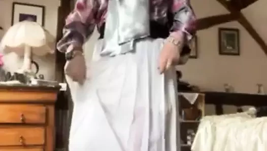 Burjuva bir elbise içinde