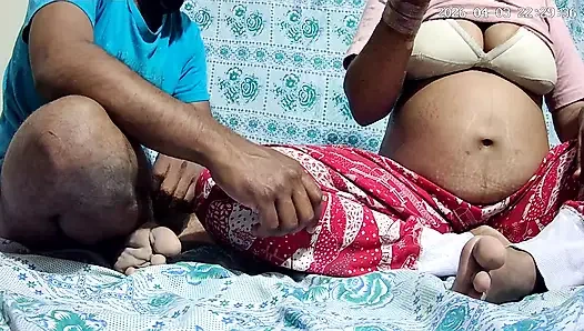 Hintli doktor ve hemşire köyde seks yapıyor