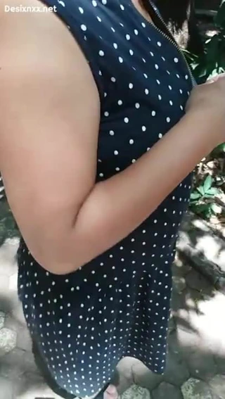 Konuşan dring desi karısı elbisesini kaldırarak yürüyor