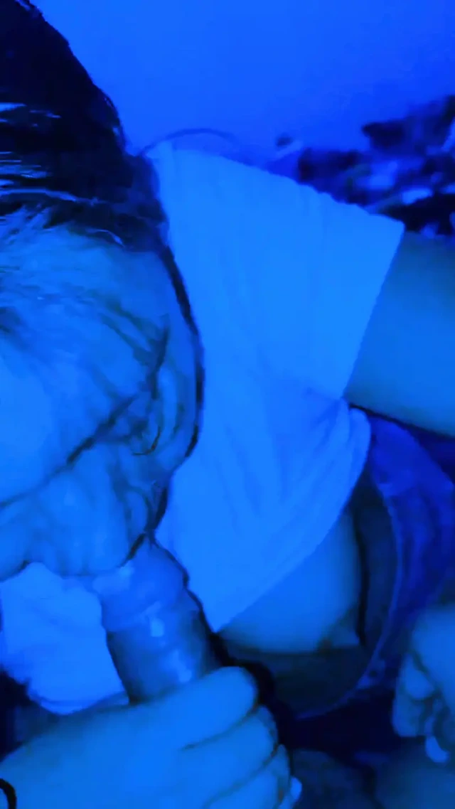 Kocamın arkadaşı yüzüme boşalıyor